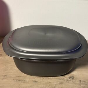 Tupperware ultra pro roasting pan with lid
